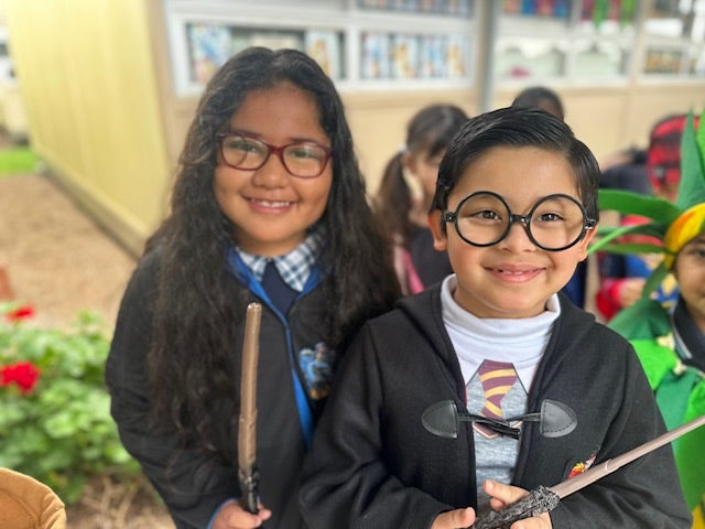 2 students dressed as Harry potter
